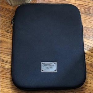Michael Kors IPad vase Zipper. NWOT
